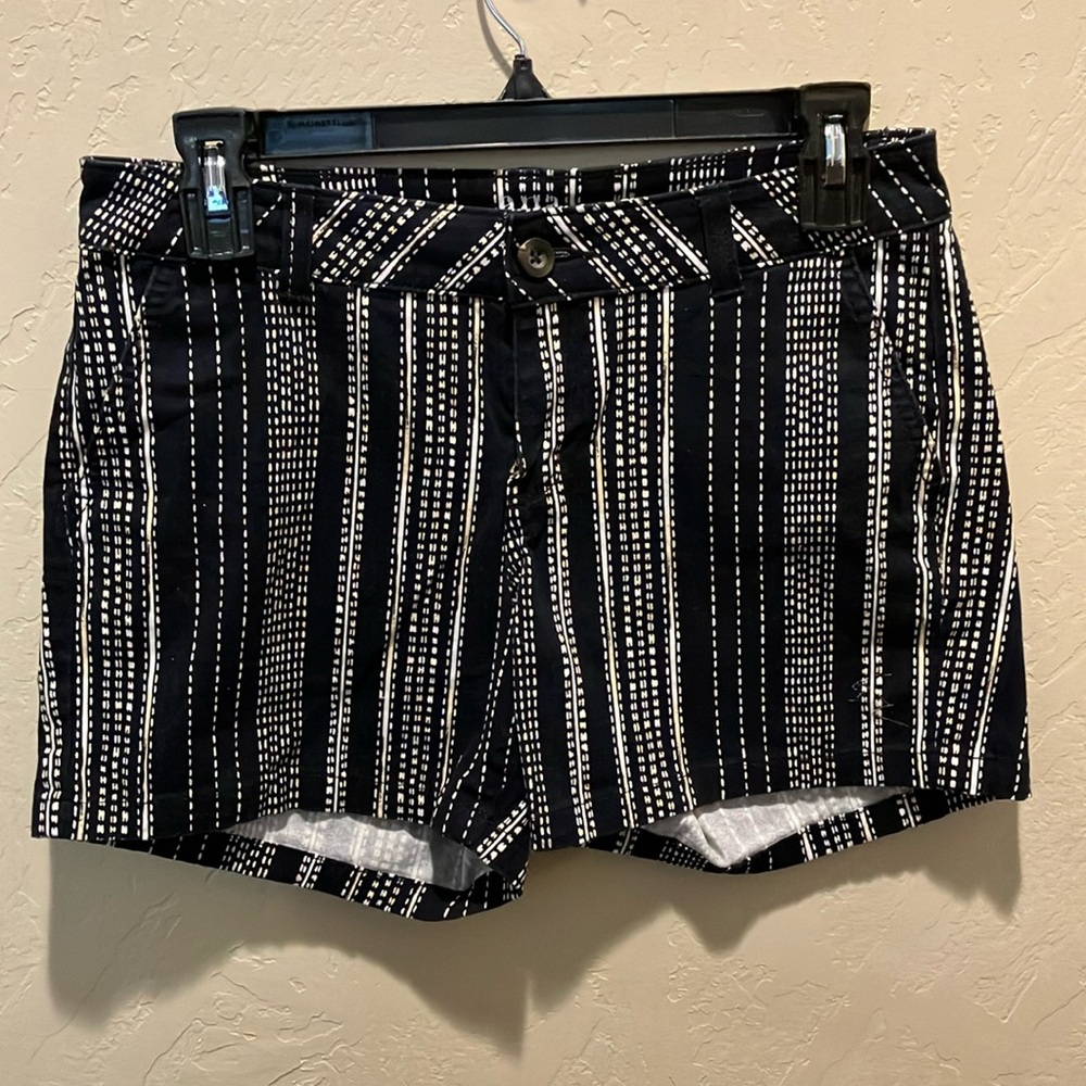 NWOT Women’s a.n.a. Navy Stretch Twill Shorts Size 2 Front Slant  2 Rear Pockets